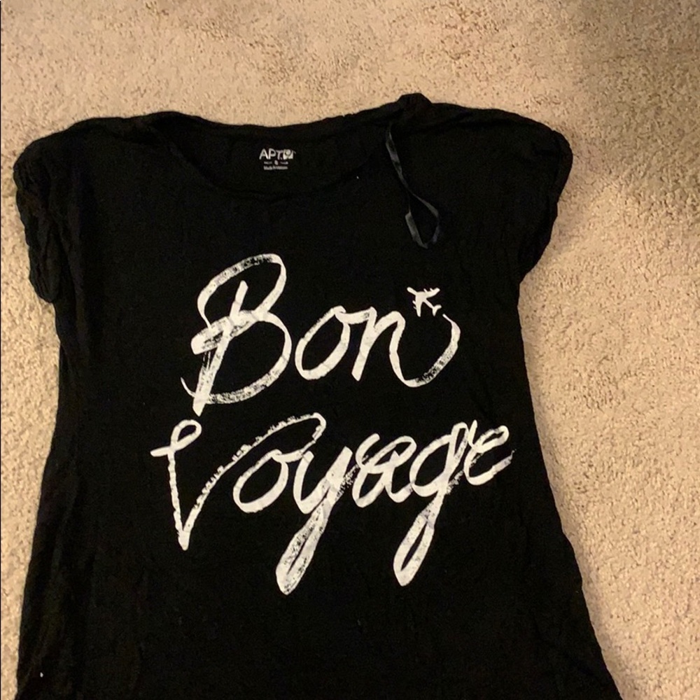 Relaxed, off the shoulder tee